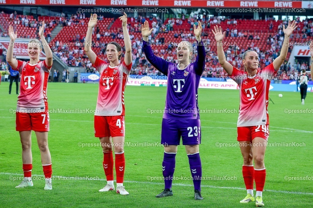 xsscx02052601145 | 02.05.2026, xsscx, Frauen Fussball, 1. FC Köln - Werder Bremen, 1. Fussball Bundesliga, 24. Spieltag, RheinEnergie-Stadion, Saison 2025 2026: Die Mannschaft des 1. FC Köln feiert ihren Sieg zum 3:0 mit  Anna-Lena Stolze (1. FC Köln #7), Sara Agrez (1. FC Köln #4), Aurora Mikalsen (1. FC Köln #23), Vanessa Leimenstoll (1. FC Köln #29) DFB regulations prohibit any use of photographs as image sequences and or quasi-video. Photo: xSandraxScherningxPressefotoKochx