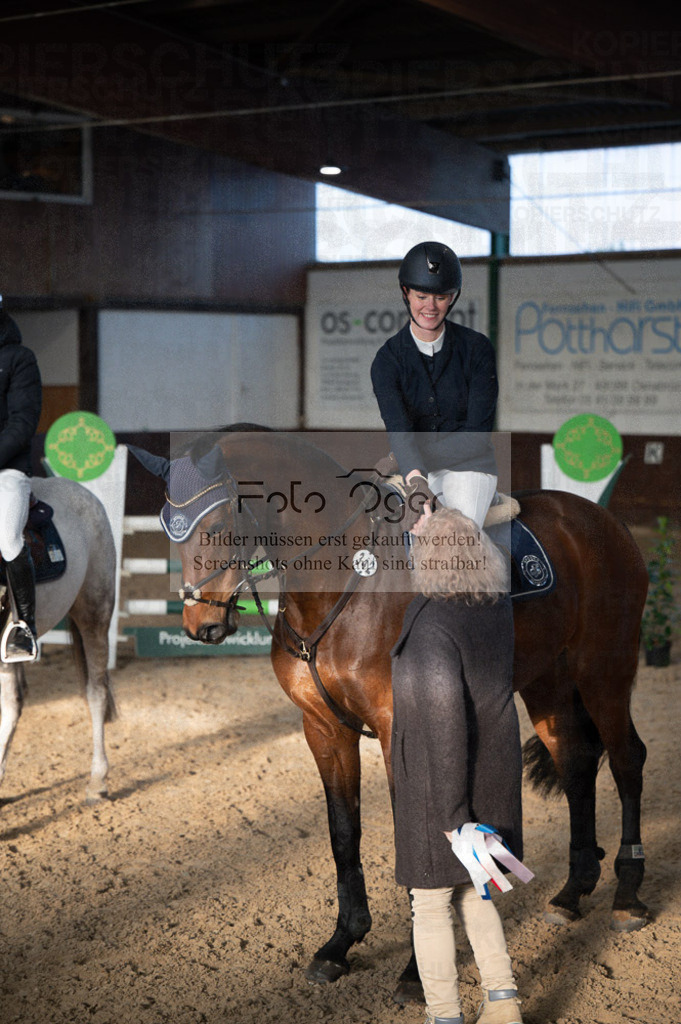 Hallenreittunier Voxtrup 2023 | Entdecke hochwertige Reitturnierfotos von Foto Oger. Professionell, emotional und authentisch – jetzt Lieblingsmomente im Shop bestellen.Deutschlandweite Turnierfotografie. - Realisiert mit Pictrs.com