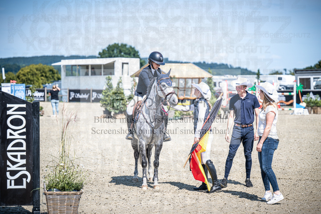 DOS_2862 | Entdecke hochwertige Reitturnierfotos von Foto Oger. Professionell, emotional und authentisch – jetzt Lieblingsmomente im Shop bestellen.Deutschlandweite Turnierfotografie. - Realisiert mit Pictrs.com