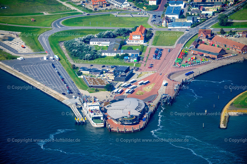 Norderney_Hafen_Frisia_III_Fährschiff_ELS_5608050924 | NORDERNEY 05.09.2024 Fähr- Hafenanlagen an der Meeres- Küste der Nordseeinsel Norderney Mit den Fährschiff Frisia III im Bundesland Niedersachsen, Deutschlan. Weiterführende Informationen bei: Adler-Schiffe GmbH & Co. KG. // Faehr- Hafenanlagen an der Meeres- Kueste der Nordseeinsel Norderney Mit den Faehrschiff Frisia III im Bundesland Niedersachsen, Deutschlan. Further information at: Adler-Schiffe GmbH & Co. KG. Foto: Martin Elsen