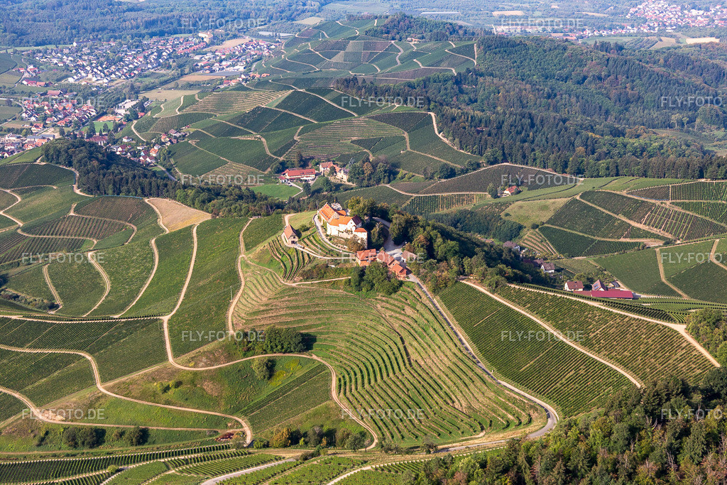 Weingut Markgraf von Baden im Schloss Staufenberg | Luftbild: Weingut Markgraf von Baden im Schloss Staufenberg im Ortsteil Heimbach in Durbach im Bundesland Baden-Württemberg in Deutschland. Foto: IMG_008943.jpg vom 20.09.2020 durch Werner Riehm/FLY-FOTO.de - Realisiert mit Pictrs.com