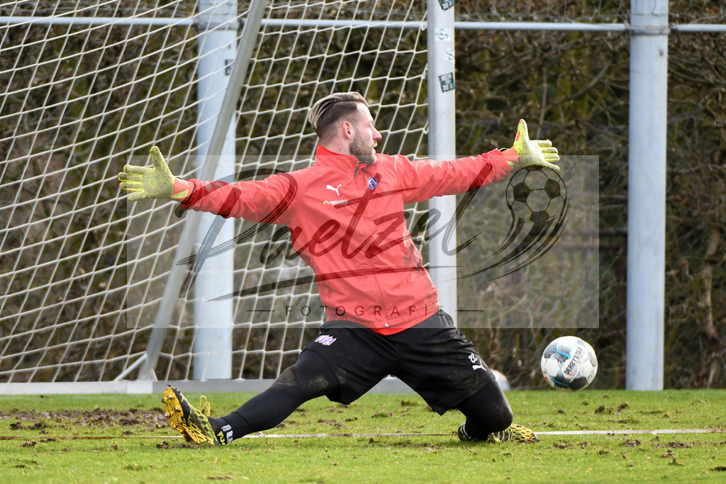 20200221_TRAOSN_0053 | Fussball, Herren: Torhueter Philipp Kuehn (VfL Osnabrueck) in Aktion waehrend der Trainingseinheit des VfL Osnabrueck im Sportpark Illoshoehe am 21.02.2020 in Osnabrueck, Deutschland. - Realisiert mit Pictrs.com