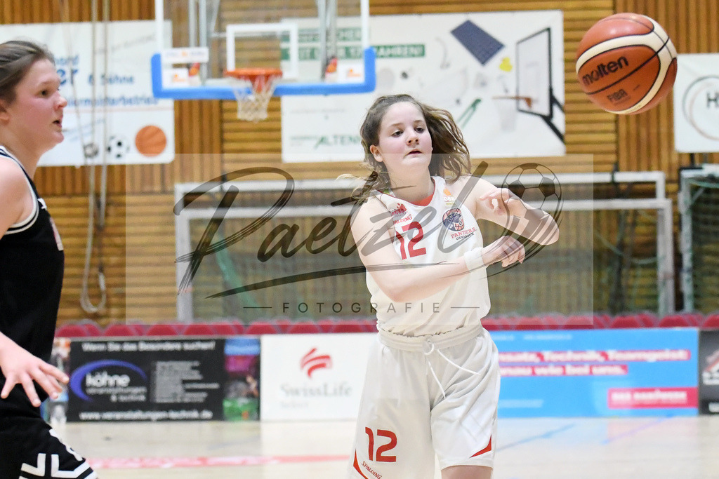20200126_OSCTGN_0017 | Basketball, Juniorinnen: Pia Sprehe (OSC Junior Panthers) in Aktion, am Ball, Einzelaktion beim Spiel der WNBL zwischen OSC Junior Panthers vs. TG Neuss Junior Tigers am 26.01.2020 im Panthers Dome in Osnabrück, Deutschland.(Foto von Nico Paetzel) - Realisiert mit Pictrs.com