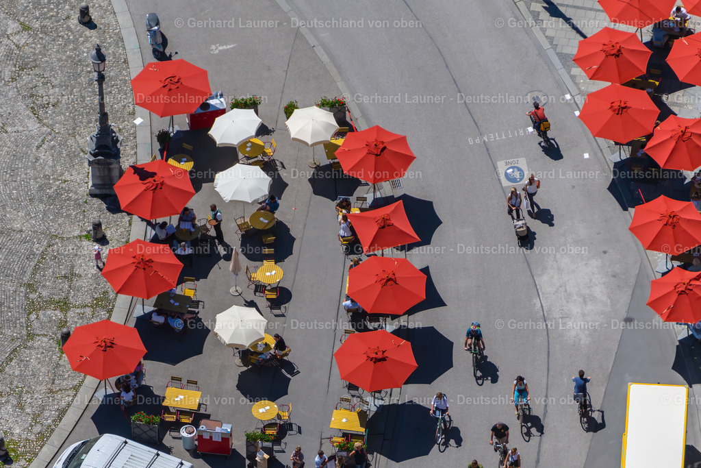 4031155 | Sonnenschirme am Spatenhaus an der Oper, München