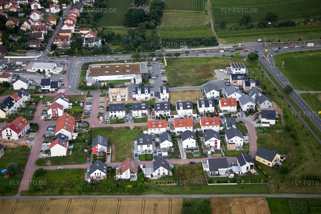 Luftbild: Brüder-Grimm-Straße im Ortsteil Großsachsen in Hirschberg im Bundesland Baden-Württemberg in Deutschland. Foto: IMG_090736.jpg vom 04.07.2016 durch Werner Riehm/FLY-FOTO.de