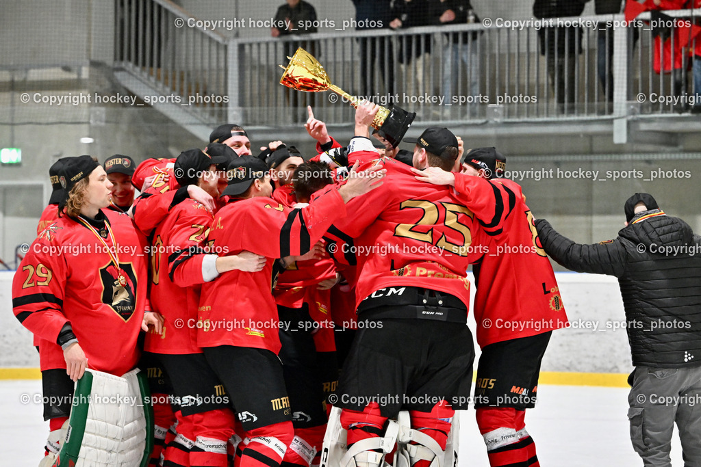 Lendhafen Seelöwen vs. Spartans Althofen | Meisterfeier Spartans Althofen Mannschaft, Lendhafen Seelöwen vs. Spartans Althofen, Lendhafen Seelöwen vs. Spartans Althofen am 14.02.2025 in Ferlach (HTC Eishalle Ferlach), Austria, (Photo by Bernd Stefan)