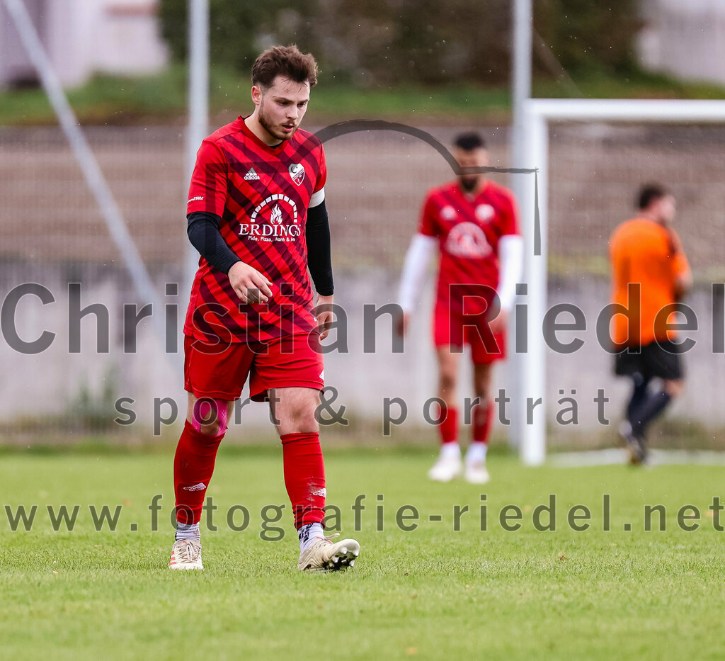 2023-10-15_069_SV_Eintracht_Berglern_gegen_FC_Tuerkguecue_Erding | Berglern, Deutschland, 15.10.2023:
Fußball, Kreisklasse 2023 / 2024, 10. Spieltag, SV Eintracht Berglern gegen FC Türkgücü Erding, Endergebnis: 1:0

Ömer Altinisik (FC Türk Gücü Erding, #10)

Foto: Christian Riedel / fotografie-riedel.net