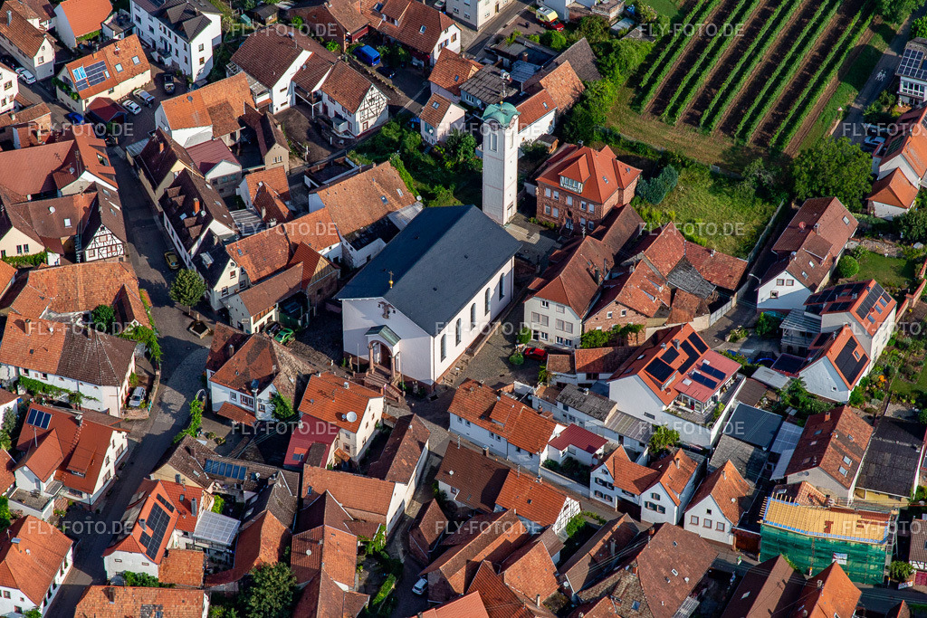 St. Ludwig Kirche | Luftbild: St. Ludwig Kirche in Eschbach im Bundesland Rheinland-Pfalz in Deutschland. Foto: IMG_142946.jpg vom 03.08.2024 durch ©2025 Werner Riehm fly-foto.de/copyright - Realisiert mit Pictrs.com