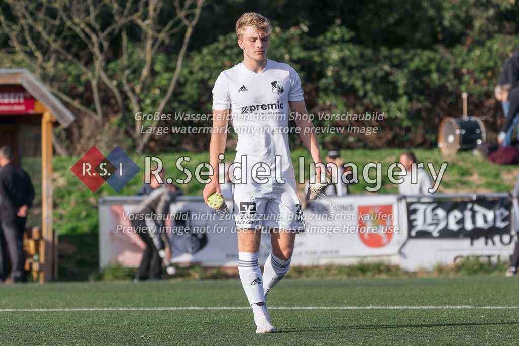 Fußball, Saison 2022/23, Flens-Oberliga, VfB Lübeck II - Heider SV, Lohmühle KR (Lübeck), 16.10.2022, 14. Spieltag | Melf Siemund (#23, Heide)