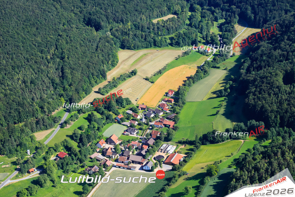 Die Luftaufnahme Krassach - Weismain wurde vom UL-Flugzeug (keine Drohne) aus fotografiert.Hohe Druck- Auflösung-die Geschenkidee!