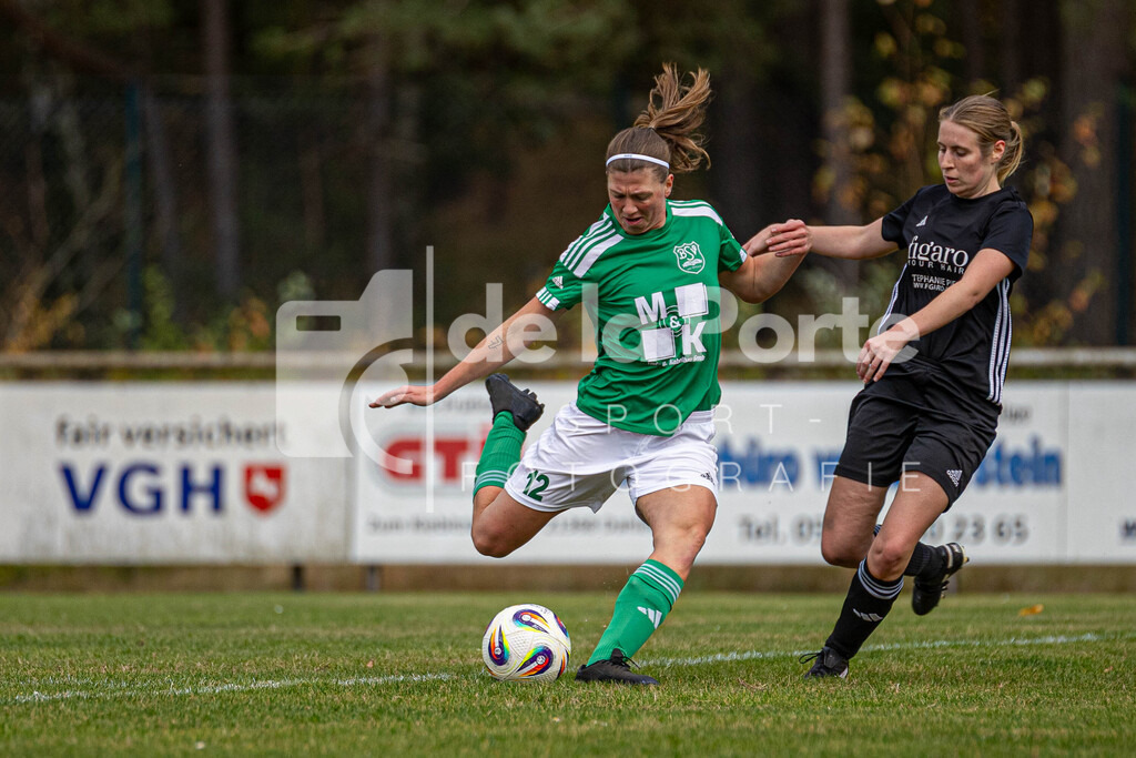 Union Bevensen Frauen - Kniep_ Aylin (beim Torschuss) vs SG Dannenberg 111025 dlP | immodelaporte-sportfotos - Realisiert mit Pictrs.com