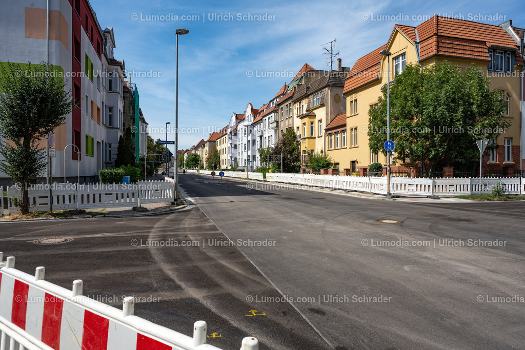 10049-14184 - Baustelle Friedenstraße | Stockfoto und Bilderpool mit Bildmaterial aus Deutschland, dem Harz, Halberstadt, Quedlinburg, Wernigerode und weltweit. Qualitativ hochwertige und professionelle Fotos anschauen und kaufen. - Realisiert mit Pictrs.com