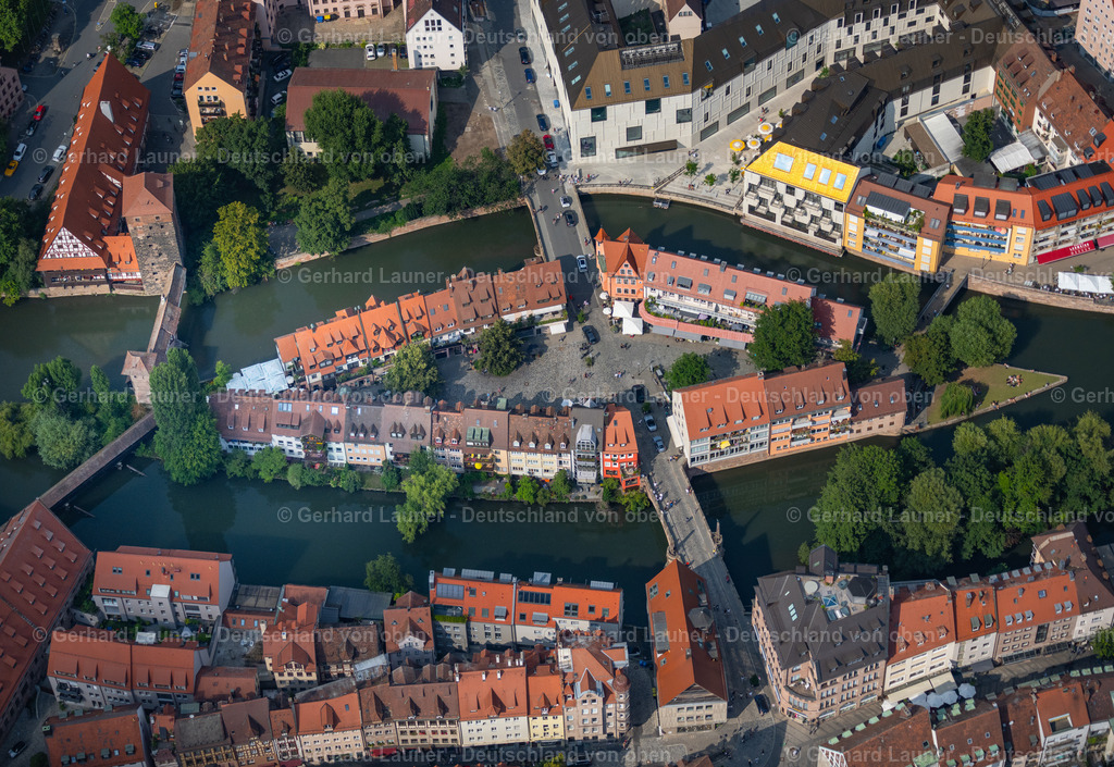 4047467 | Trödelmarkt, Nürnberg 21.08.2021 Insel am Ufer des Flußverlaufes der Pegnitz in Nürnberg im Bundesland Bayern, Deutschland. // Island on the banks of the river course of Pegnitz in Nuremberg in the state Bavaria, Germany. Foto: Gerhard Launer