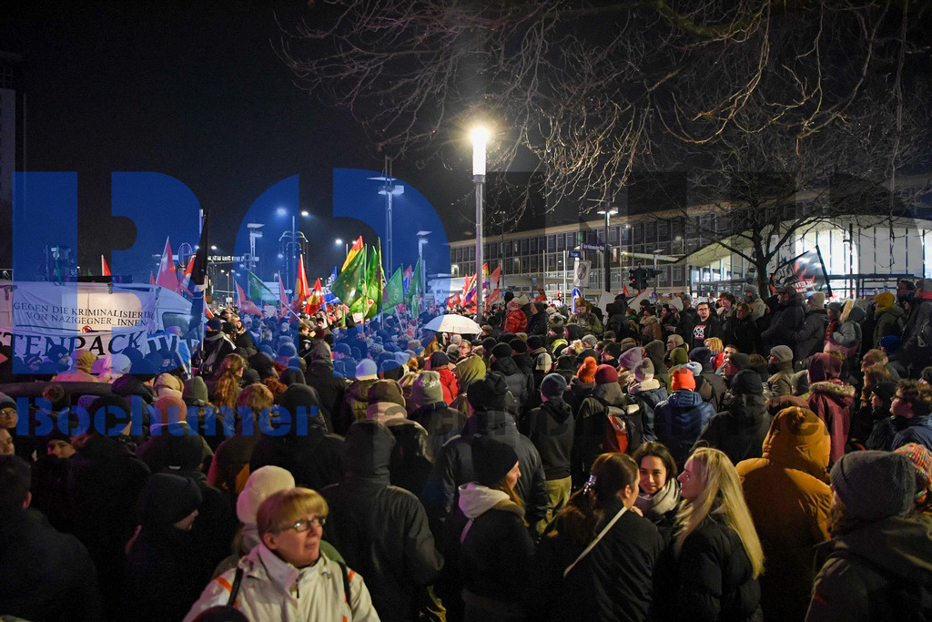 Weihnachtssingen im Stadion | {headline}



(Foto: Christian Schnaubelt / BOND)

 - Realisiert mit Pictrs.com