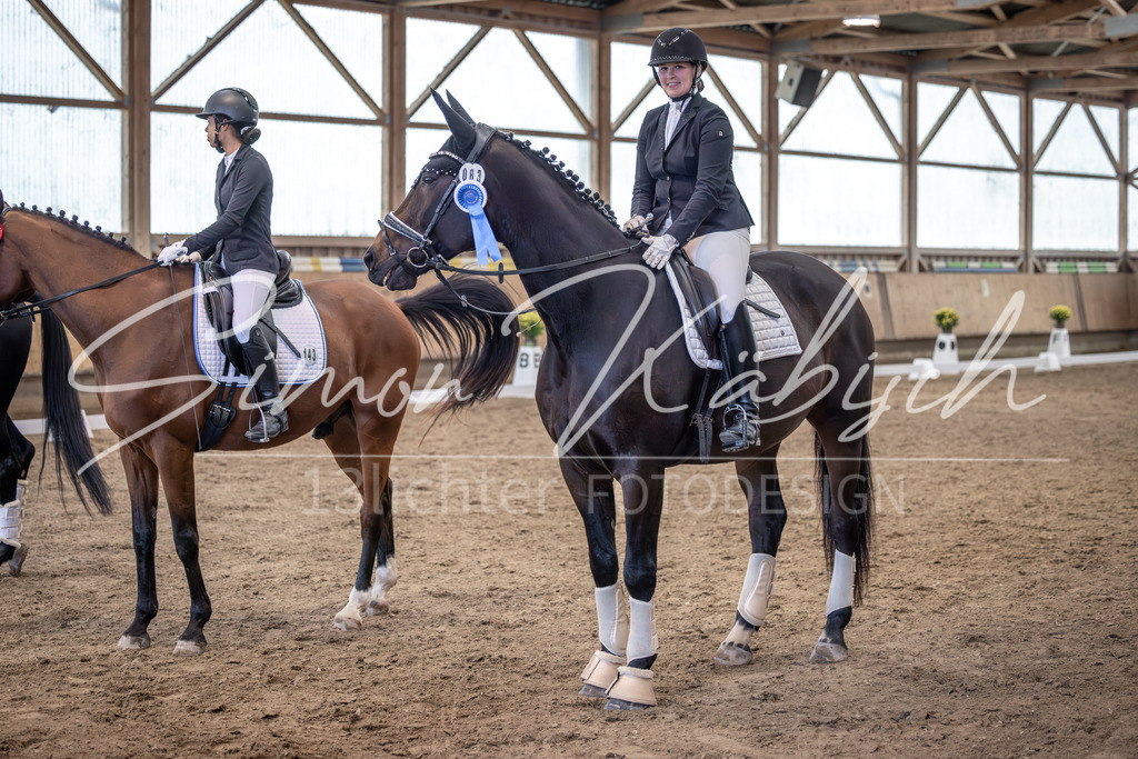 20251011-_3LI0724 | Tierfotografie Pferde, Hunde, Katzen, Haustiere.
Turnierfotografie Reitturniere, Reiten, Springreiten, Dressur in Hanau, dem Main-Kinzig-Kreis und dem Rhein-Main- Gebiet um Frankfurt