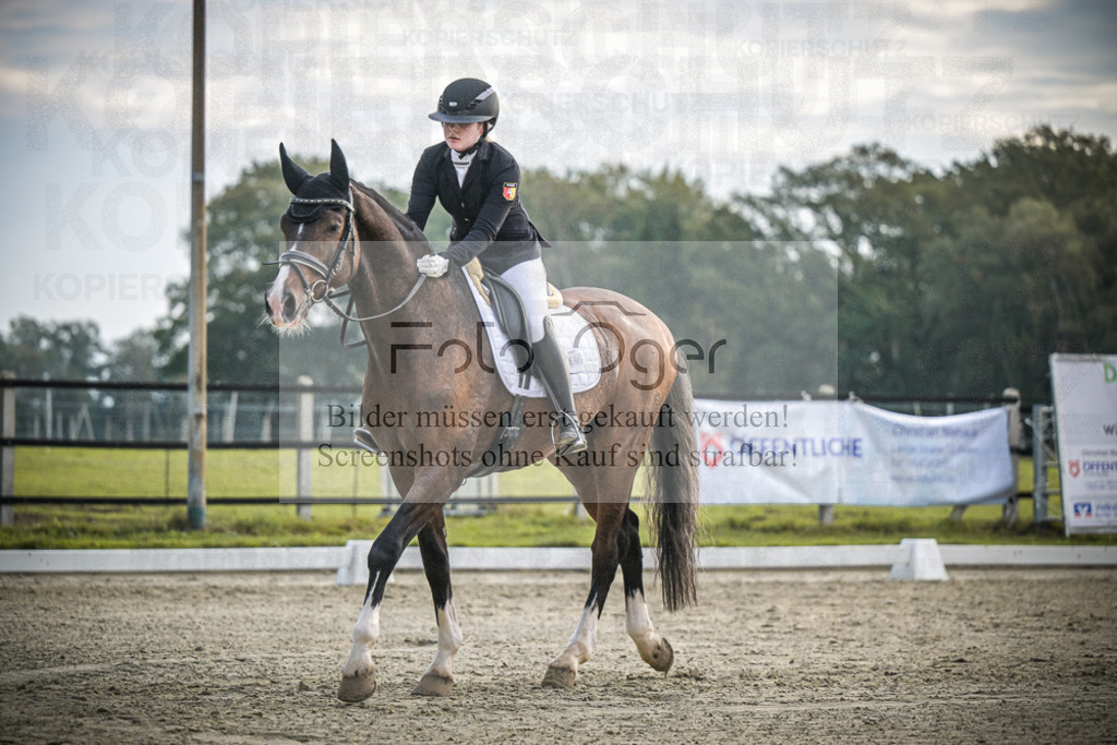 DOS_3974 | Entdecke hochwertige Reitturnierfotos von Foto Oger. Professionell, emotional und authentisch – jetzt Lieblingsmomente im Shop bestellen.Deutschlandweite Turnierfotografie. - Realisiert mit Pictrs.com