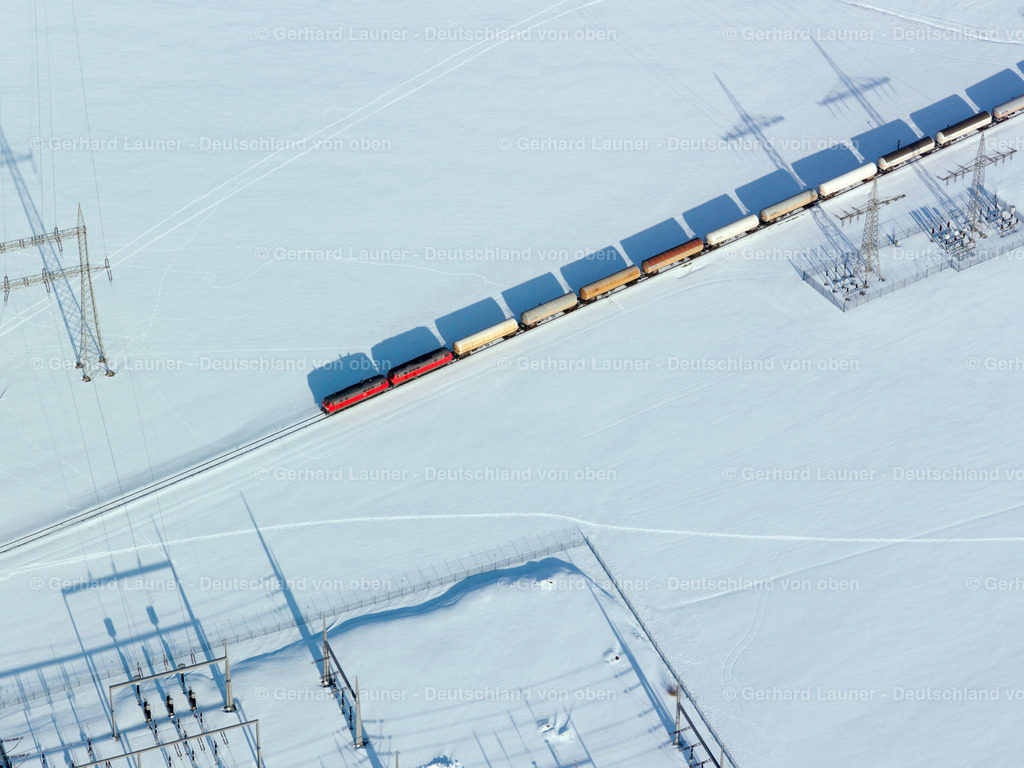 2600155 | Strommasten und Güterzug bei Altötting