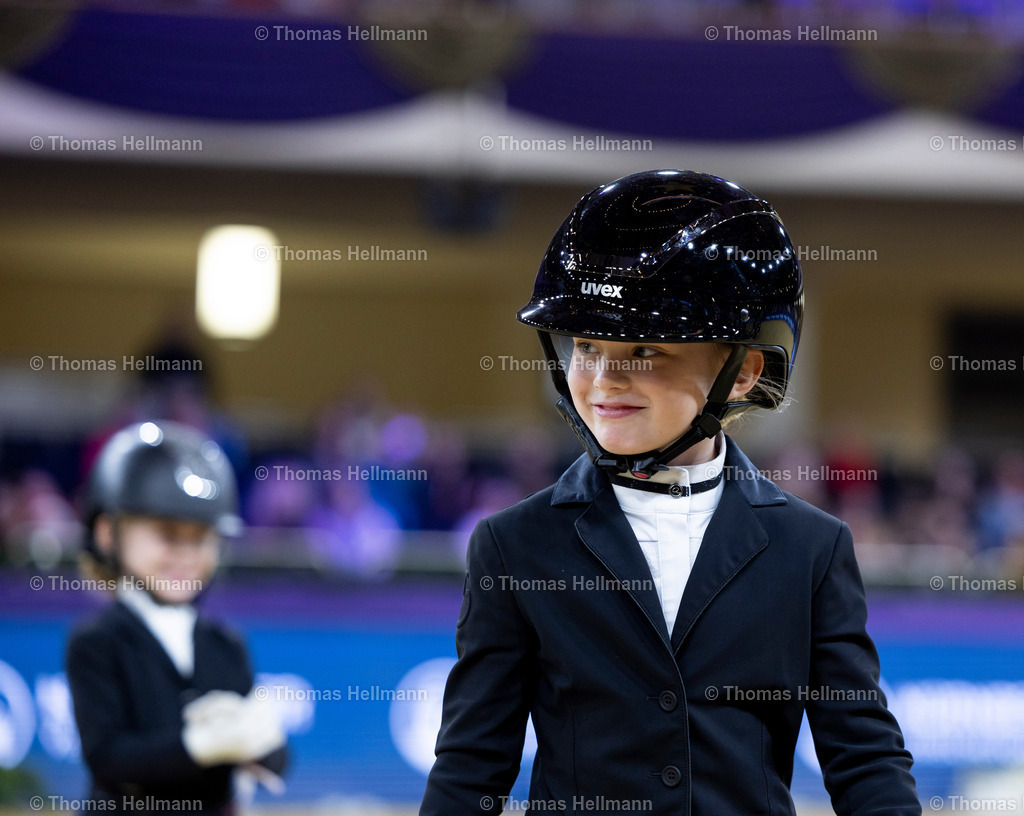 TH_Führzügel Wettbewerb_24141 | Führzügel Wettbewerb beim Festhallen Reitturnier Frankfurt 2024 am 20.12.24 in Frankfurt, Festhalle
