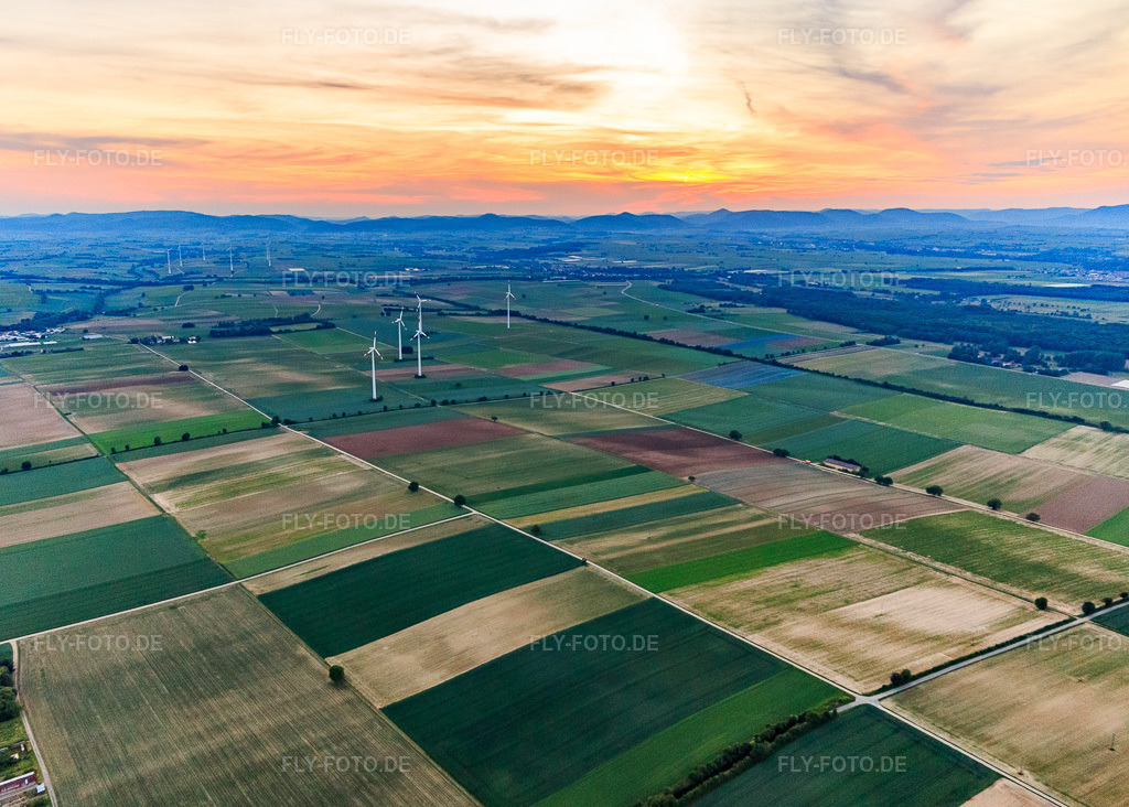 Luftbild: Windpark Minfeld in Minfeld im Bundesland Rheinland-Pfalz in Deutschland. Foto: IMG_107521.jpg vom 25.05.2018 durch Werner Riehm/FLY-FOTO.de