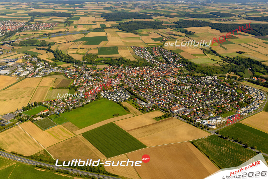 Das Luftbild zeigt :  Estenfeld - Die Luftaufnahme wurde 2023 vom UL-Flugzeug aus erstellt ( keine Drohne ) - Hochauflösende Luftaufnahme - Für grossformatige Ausdrucke geeignet. Die Geschenkidee !Mit Lizenz und Bildrechte bestellbar