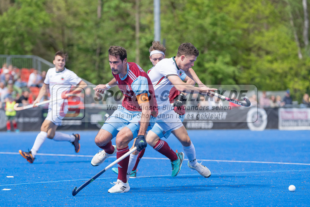 HK_20240414_100456 | 1. Bundesliga Hockey Herren Crefelder HTC - UHC Hamburg am 14.4.2024 CHTC, Krefeld , Benedikt Schwarzhaupt ( UHC Hamburg #8 ) , Julius Hayner ( Crefelder HTC #6 )
