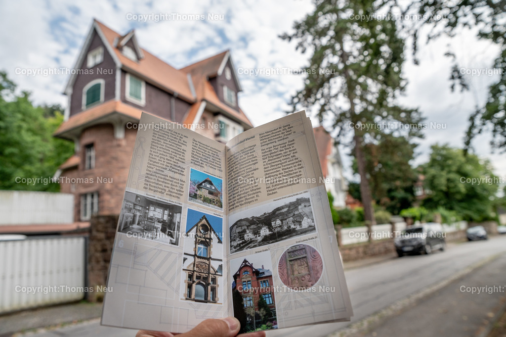 DSC_4758 | Stadtmagazin 66, Metzendorf Rundweg,hier der Plan zum Ausklappen, im Hintergrund Ernst Ludwig Straße 25,  ,, Bild: Thomas Neu