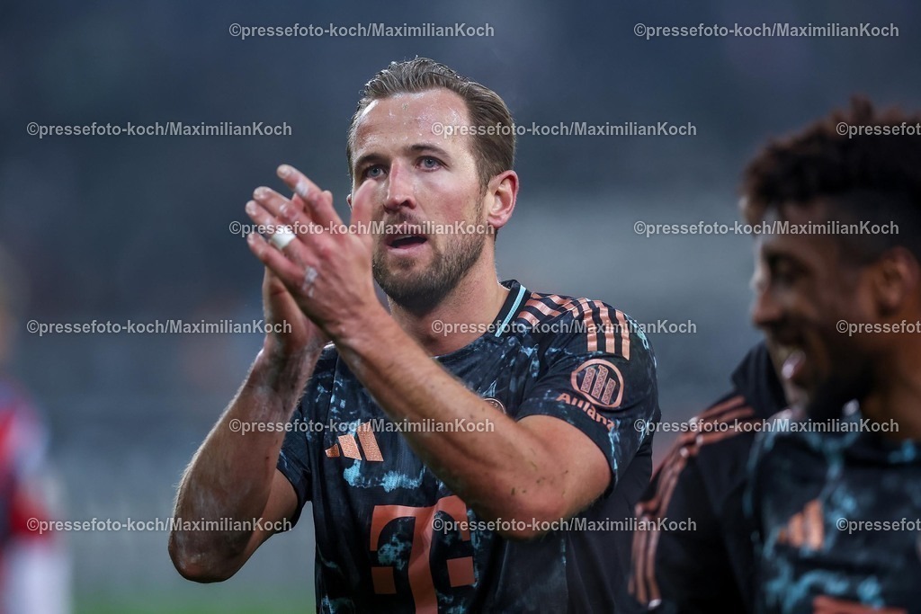 BMG11012501115 | 11.01.2025, Fußball, Borussia Mönchengladbach - FC Bayern München, 1. Fußball Bundesliga, Borussia-Park, Saison 2024 2025: Freude nach dem 1:0 Sieg für Bayern München. Abschlussjubel Harry Kane (Bayern #9)DFB regulations prohibit any use of photographs as image sequences and or quasi-video.