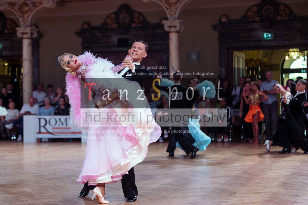 20250706_WDSF_Open_Youth_Std-dC25-4888 | Tanzsportbilder, Standardtanz, Lateintanz, WDSF, DTV, LTVB, dancecomp, goc, hessen tanzt, blaues band der spree, walzer, tango, wiener walzer, slowfox, quickstepp, samba, rumba, cha-cha-cha, paso doble. jive, hd-kroft photography, turniertanzsport