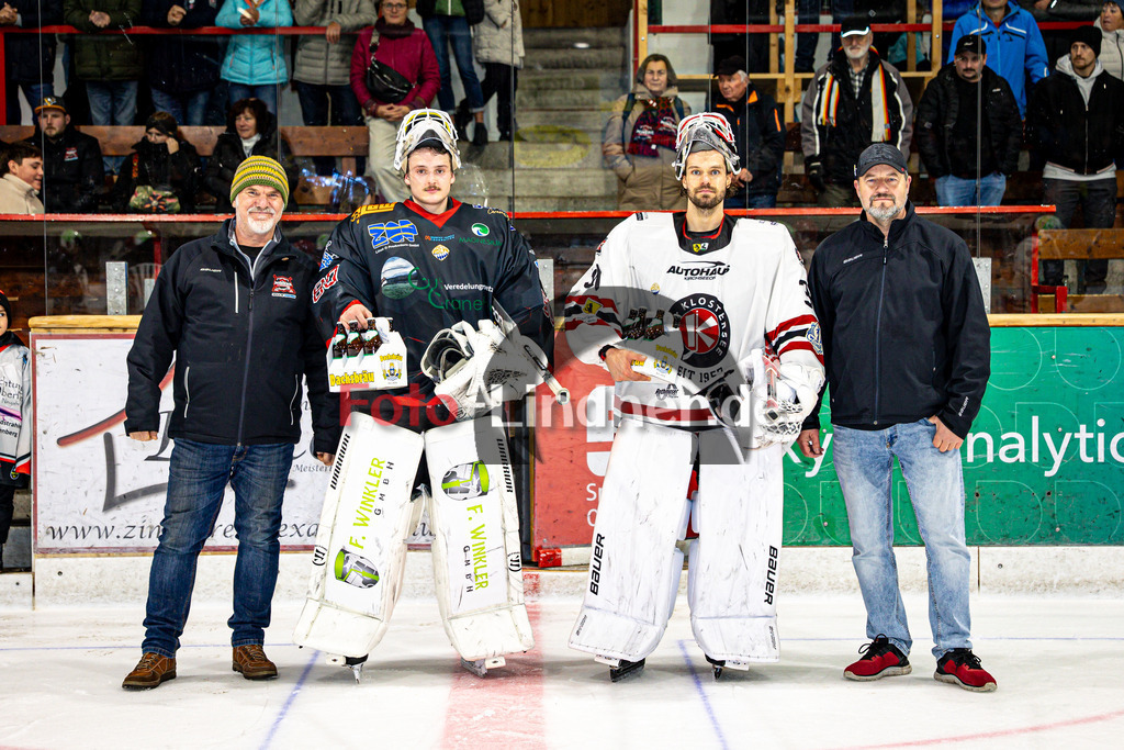Peißenberg MINERS gegen EHC Klostersee | Eishockey Bayernliga 2025/26 Vorrunde 12. Spieltag, Peißenberg MINERS gegen EHC Klostersee, 20251116,Spieler des Spiels,2025-11-16 in Peißenberg (flatbuy Arena Peißenberg), Xaver NAGEL (MINERS Goali 80), Lukas STEINHAUER (EHC Klostersee Torwart 30)Copyright: WolfgangxLindner www.foto-lindner.de