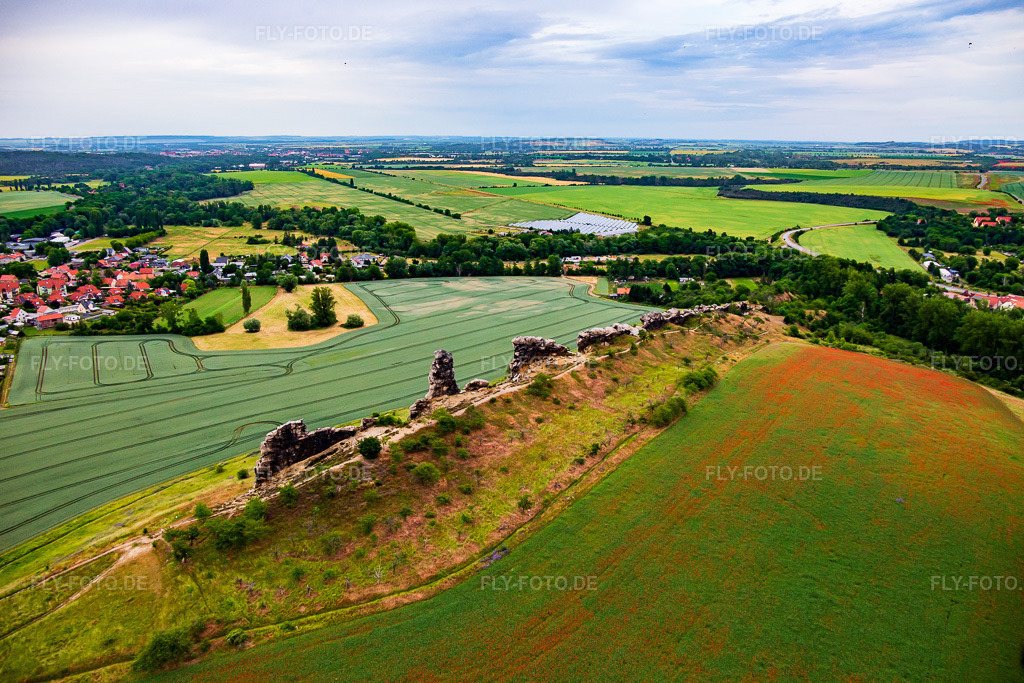 Luftbild: Teufelsmauer Mittelsteine im Ortsteil Weddersleben in Thale im Bundesland Sachsen-Anhalt in Deutschland. Foto: IMG_136422.jpg vom 16.06.2023 durch Werner Riehm/FLY-FOTO.de