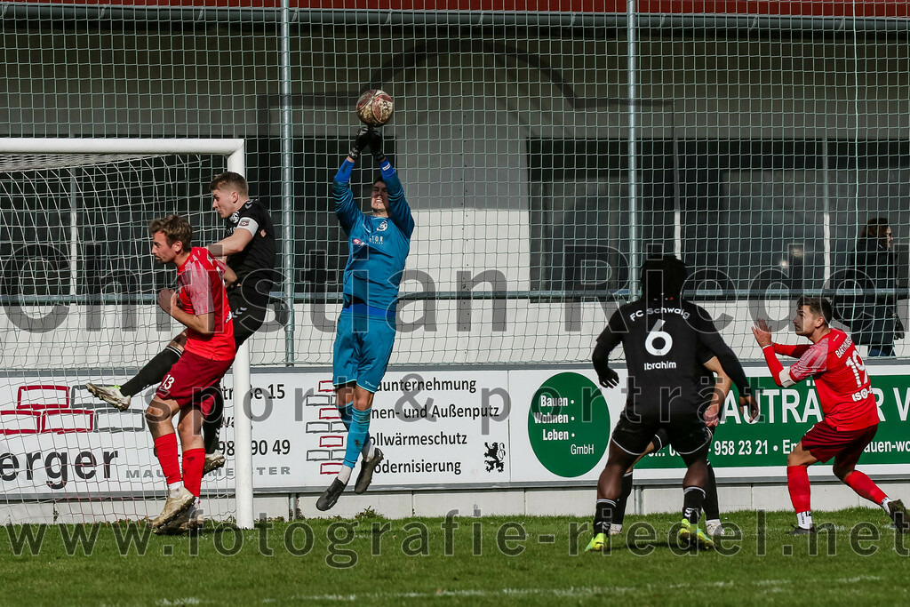 2024-02-24_111_FC_Schwaig_gegen_TSV_1880_Wasserburg | Oberding, Deutschland, 24.02.2024:
Fußball, 2. Runde Qualifikation TOTO-Pokal 2023 / 2024, 1. Spieltag, FC Schwaig gegen TSV 1880 Wasserburg, Endergebnis: 2:3

Dominik Brich (TSV 1880 Wasserburg, #13), Tobias Jell (FC Schwaig, #2), Torwart Philipp Strunk (FC Schwaig, #30), Bilal Ibrahim (FC Schwaig, #6), Michael Barthuber (TSV 1880 Wasserburg, #19)

Foto: Christian Riedel / fotografie-riedel.net