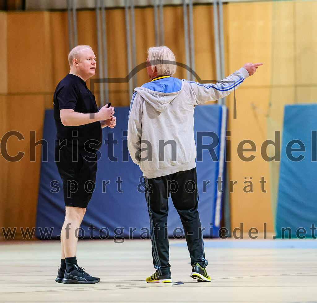 2023-12-09_026_SpVgg_Altenerding_gegen_HSG_Freising-Neufahrn | Erding, Deutschland, 09.12.2023:
Handball, Bezirksoberliga Frauen Altbayern 2023 / 2024, 9. Spieltag, SpVgg Altenerding gegen HSG Freising-Neufahrn, Endergebnis: 29:28

Trainer Lutz Augner (SpVgg Altenerding)

Foto: Christian Riedel / fotografie-riedel.net