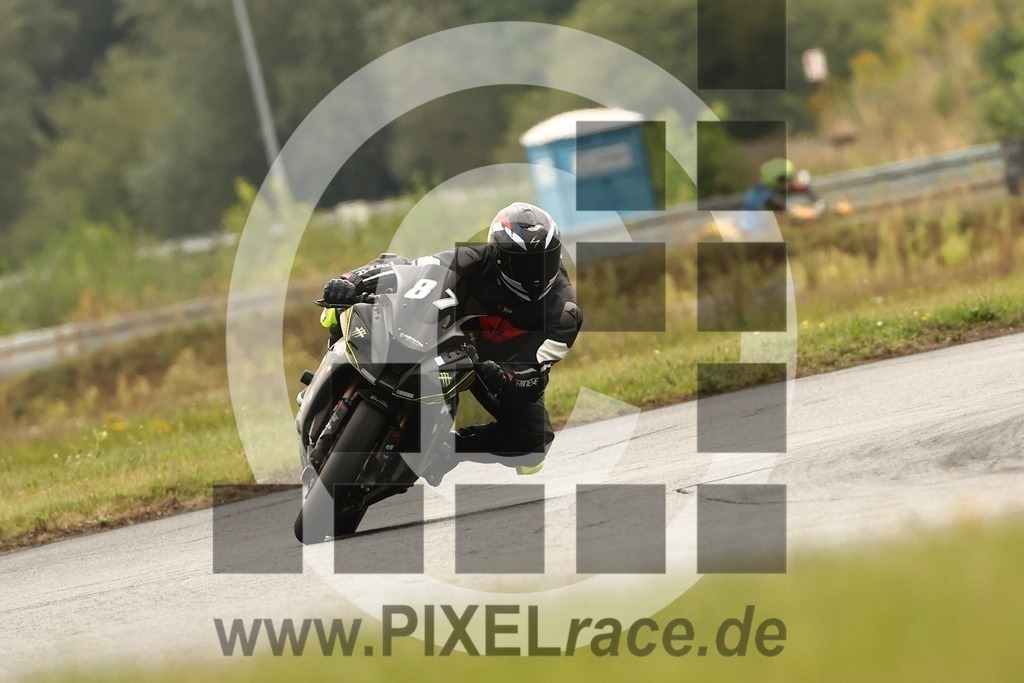 0087-20250908_11186 | Schöne Erinnerungen an spannende Momente - das festzuhalten ist unser Job. PIXELrace.de ist seit 2003 auf den Rennstrecken Europas unterwegs um die Action draußen beim Fahren und die wunderbare Stimmung imm Fahrerlager für euch einzufangen.