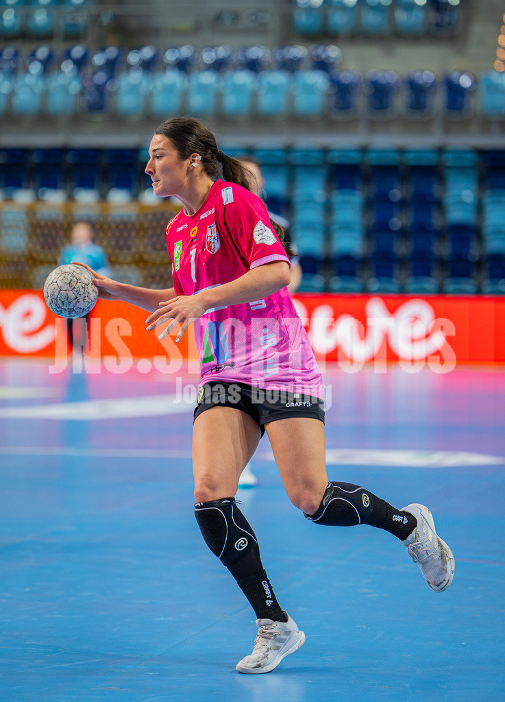 Handball I Frauen I Saison 2025-2026 I 1. HBF I 15. Spieltag I VFL Oldenburg - SV Union Halle-Neustadt 0111 | E. Molenaar (7, SV Union Halle-Neustadt) - Realisiert mit Pictrs.com