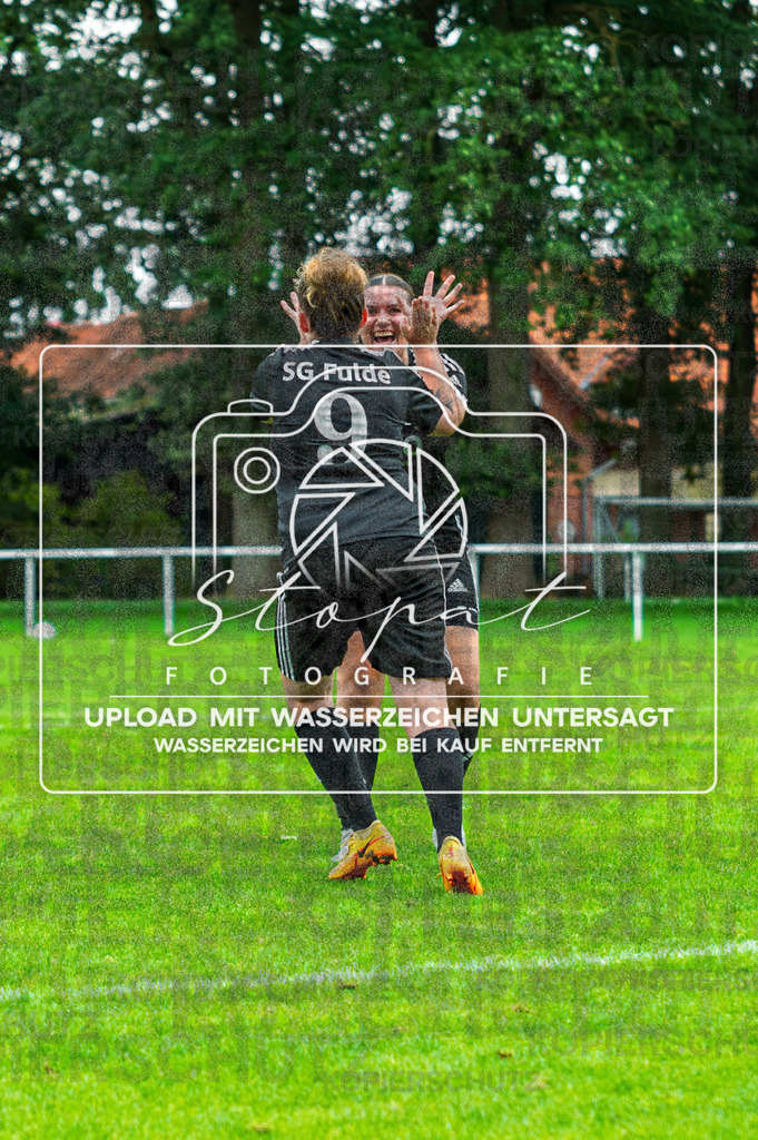 Kreisliga VER/OHZ - SG Fulde vs. SG Ihlpohl/Lesumstotel | Greta Brandt (SG Fulde #9), Klara Joany Karnatz (SG Fulde #17); Kreisliga VER/OHZ - SG Fulde vs. SG Ihlpohl/Lesumstotel am 30.08.26 in Zentralstadion, Fulde - Realisiert mit Pictrs.com