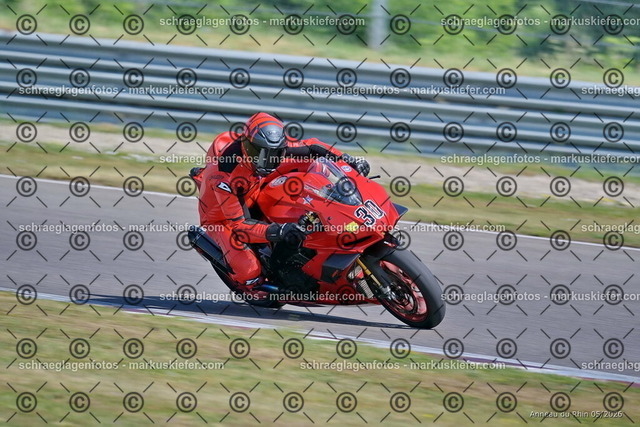 26BT02-0582 | markuskiefer.com - Realisiert mit Pictrs.com