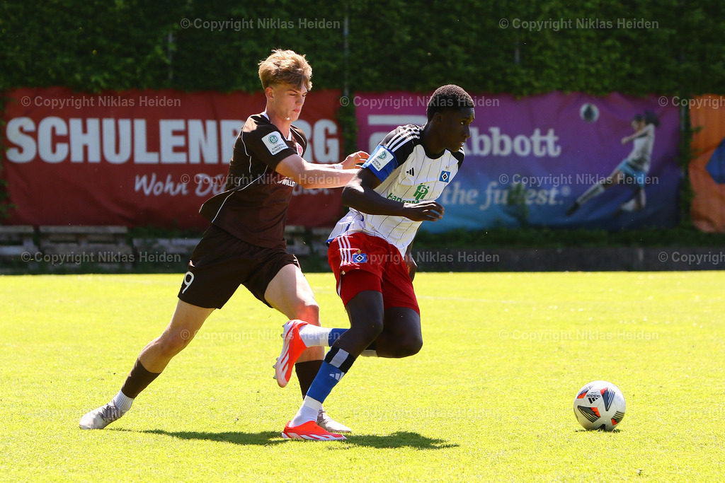 NH_HamburgerSVU19_FCStPauliU19_U19Bundesliga_11052024 | #25 Abdoul Karim Coulibaly (Hamburger SV U19), #9 Noah Palapies (FC St. Pauli U19)

Fußball I Junioren I A-Junioren Bundesliga Nord/Nordost I Saison 2023-2024 I 26. Spieltag I Hamburger SV U19 - FC St. Pauli U19 I 11.05.2024 I Sportpark Eimsbüttel