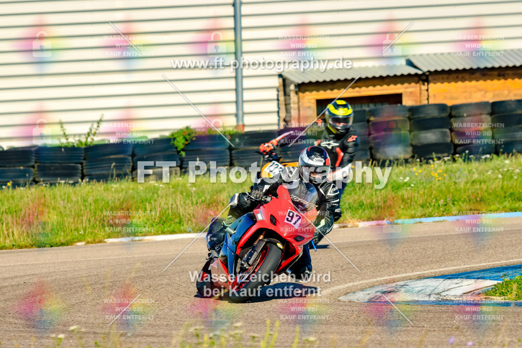 097-1281 | Hier findet Ihr Bilder von Touristenfahrten auf der Nürburgring Nordschleife oder von anderen Veranstaltungen die ich besucht habe. Viel Spass beim Durch Schauen 