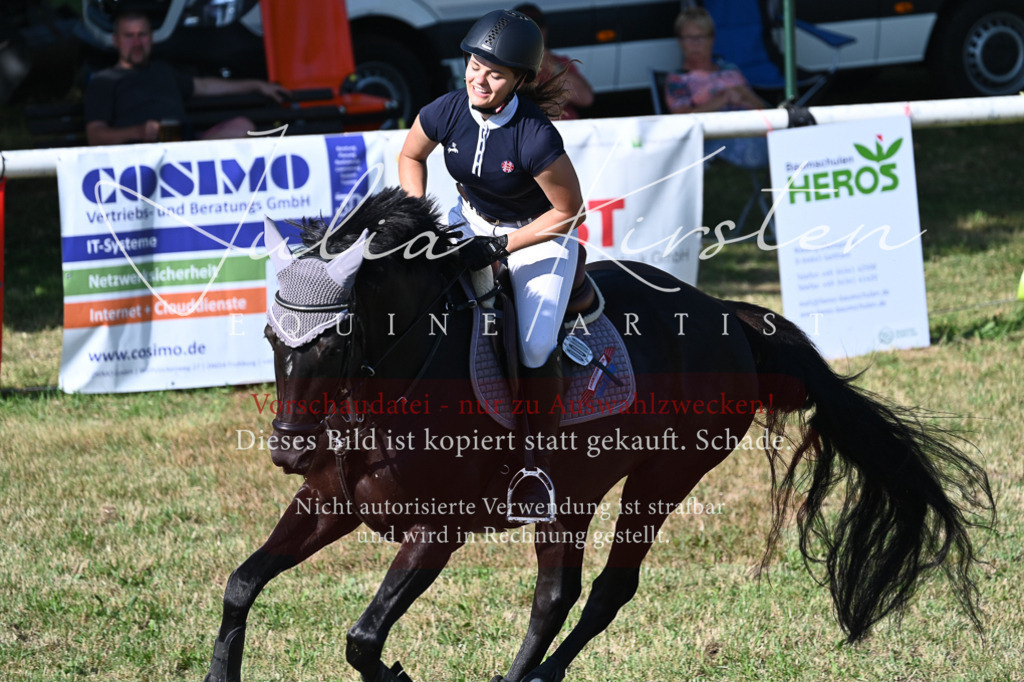 DSC_2487 | Pferde- und Turnierfotografie in Westsachsen. Pferdeportraits, Auftragszeichnungen und intuitive Kunst.