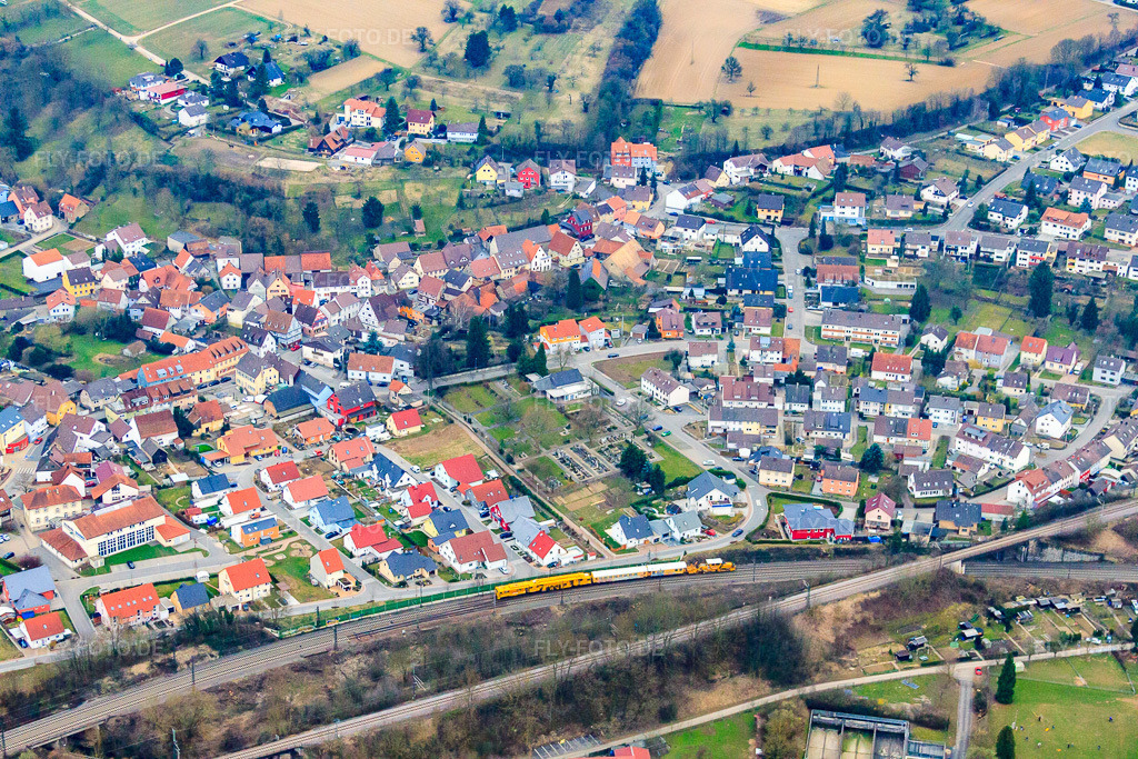 Luftbild: Friedhof im Ortsteil Rinklingen in Bretten im Bundesland Baden-Württemberg in Deutschland. Foto: IMG_38288.jpg vom 12.03.2011 durch Werner Riehm/FLY-FOTO.deAuflösung des Originals: 4752 x 3168 px