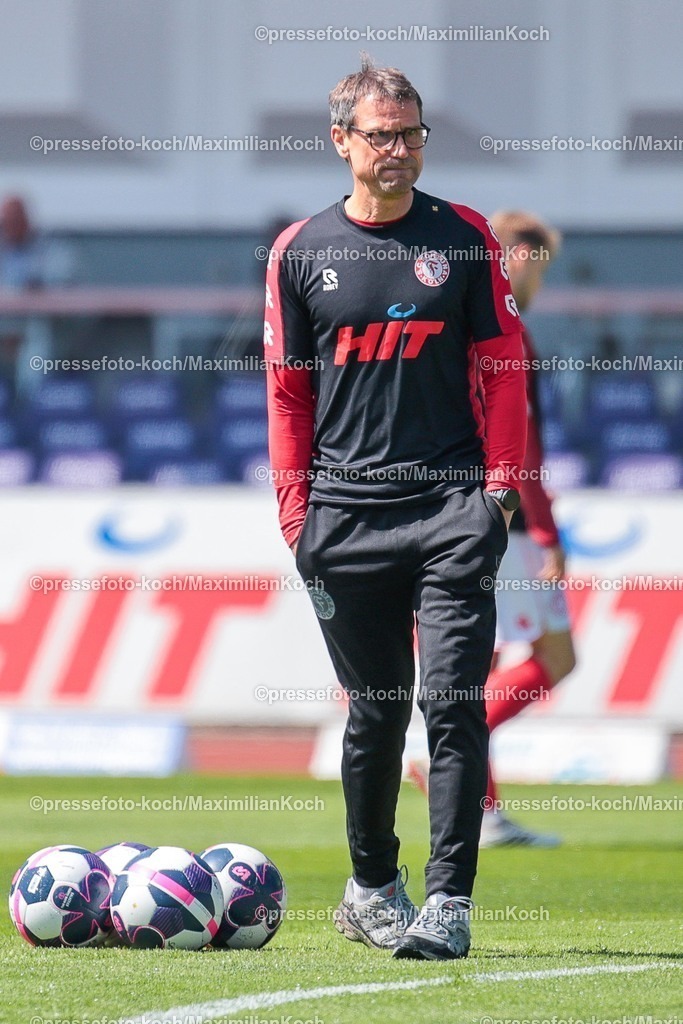 xsefx25042601002 | 25.04.2026, xsefx, Fußball, RL West, Fortuna Köln - SC Wiedenbrück, 31. Spieltag, Südstadion, Saison 2025 2026: SC Fortuna Trainer Matthias Mink  DFB regulations prohibit any use of photographs as image sequences and or quasi-video. Photo: xSabinexEffgenxPressefotoKochx