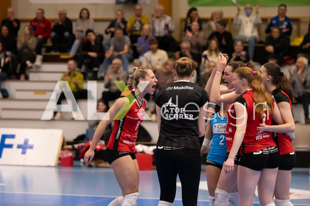 Volleyball I Frauen I Saison 2025-2026 I Volleyball NLA | Women I 1/2 Finals I  VC Kanti Schaffhausen - Sm'Aesch Pfeffingen I 18.03.2026 | VC Kanti Schaffhausen Spielerinnenkreis - Realisiert mit Pictrs.com
