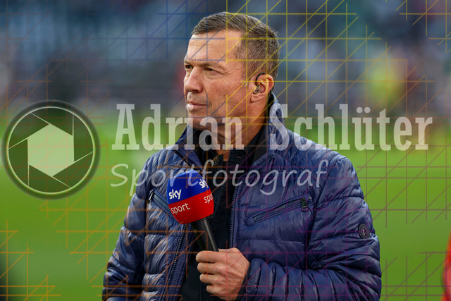 Borussia Mönchengladbach vs Eintracht Frankfurt - Bundesliga  | Mönchengladbach, Deutschland, 27.09.25:   Lothar Matthäus schaut im Interview waehrend des Spiels der Bundesliga zwischen Borussia Mönchengladbach vs Eintracht Frankfurt im Stadion im Borussia Park(Foto von Brauer-Fotoagentur / Adrian Schlueter)