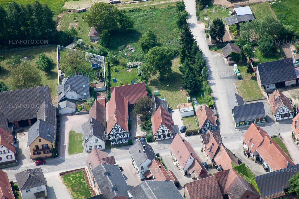 Aerial view: Beauty House by Jenny in Niederlauterbach in the state Bas-Rhin, France. – Photo: IMG_40955(40934).jpg taken on 05/08/2011 by Werner Riehm/FLY-FOTO.com – Resolution of the original: 4752 x 3168 px – institut NIEDERLAUTERBACH (67630)