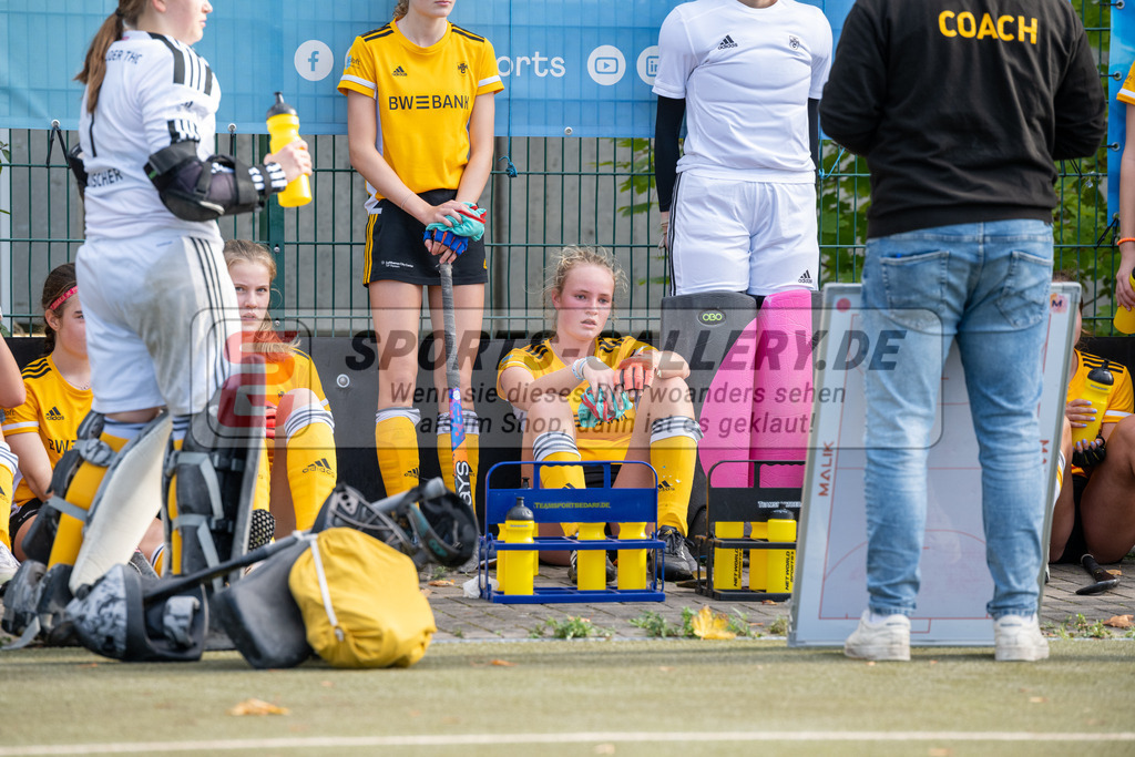 SFE_20231021_0140 | Deutsche Meisterschaft Weibliche U16 Halbfinale Düsseldorfer HC - Harvestehuder THC am 21.10.2023 in Köln (Düsseldorfer Hockeyclub 1905 e.V.), Photo: Stephan Fehrmann 2023 (Sports-Gallery)