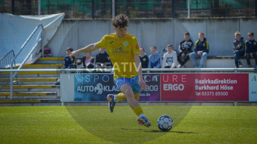 Fußball, Herren, Saison 2025/2026, Regionalliga Nordost, 29. Spieltag, FSV 63 Luckenwalde vs. FC Eilenburg, Samstag 11.04.2026, Werner-Seelenbinder-Stadion Luckenwalde, | Fußball, Herren, Saison 2025/2026, Regionalliga Nordost, 29. Spieltag, FSV 63 Luckenwalde vs. FC Eilenburg, Samstag 11.04.2026, Werner-Seelenbinder-Stadion Luckenwalde, Im Bild: Len Neumann (Luckenwalde) - Realisiert mit Pictrs.com