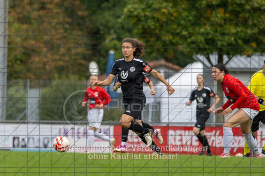20250928_140718_0371 | #,1.FC Donzdorf (schwarz) vs. TV Derendingen (rot), Fussball, Frauen-Verbandsliga Württemberg, 03. Spieltag, Saison 2025/2026, Rasenplatz Lautertal Stadion, Süßener Straße 16, 73072 Donzdorf, 28.09.2025 - 13:00 Uhr,Foto: PhotoPeet-Sportfotografie/Peter Harich