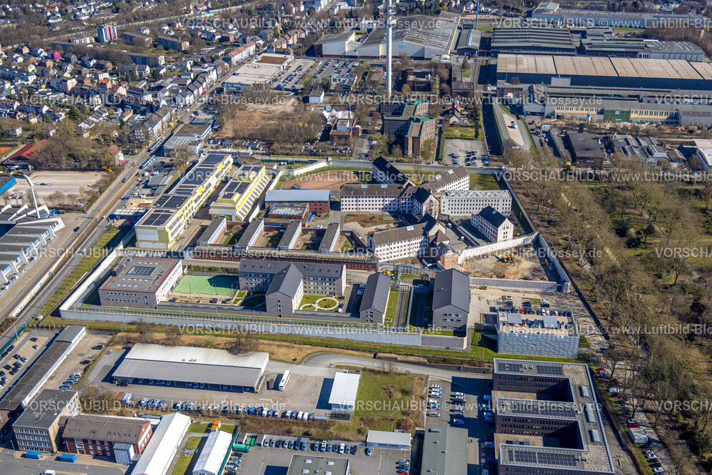 Bochum250301646 | Luftbild, JVA Justizvollzugsanstalt Krümmede, hinten Telekom Gelände und Fernmeldeturm, Grumme, Bochum, Ruhrgebiet, Nordrhein-Westfalen, Deutschland