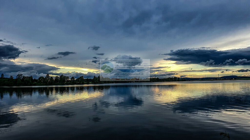 Sonnenuntergang am Förmitzspeicher - Unwetter zieht auf | Impressionen rund um Hochfranken - Frankenwald - Fichtelgebirge - Realisiert mit Pictrs.com