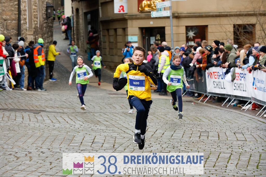 1700m Stadtwerke Jugendlauf | 3 Koenigslauf 2024 1700m Stadtwerke Jugendlauf - Realisiert mit Pictrs.com